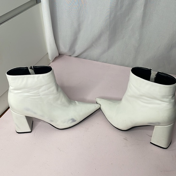 Pointed toe ankle booties - Picture 3 of 3